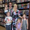 Tori Spelling et ses enfants sont venus soutenir Dean McDermott pour la sortie de son livre de cuisine The Gourmet Dad, à Los Angeles le 2 mai 2015