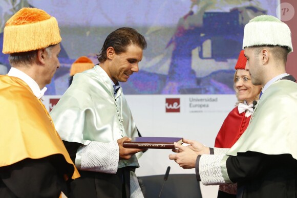 Rafael Nadal a été fait docteur honoris causa de l'Université européenne de Madrid, le 4 mai 2015 sur le campus de Villaviciosa de Odon à Madrid