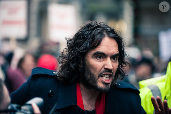 Russell Brand lors d'une manifestation contre la hausse des loyers dans le quartier New Era Estate à Hoxton le 1 er décembre 2014 à Londres 