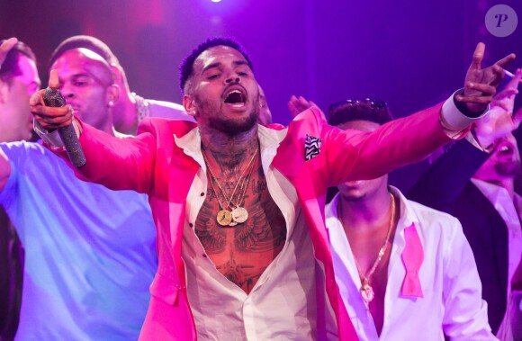 Chris Brown, hors de contrôle lors de sa soirée post-combat Mayweather vs. Pacquiao au Drai's à Las Vegas. Le 2 mai 2015.