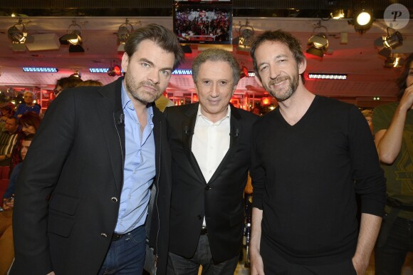 Clovis Cornillac, Michel Drucker et Arthur H - Enregistrement de l'émission "Vivement Dimanche" à Paris le 6 avril 2015 et qui est diffusée le 10 mai 2015. 