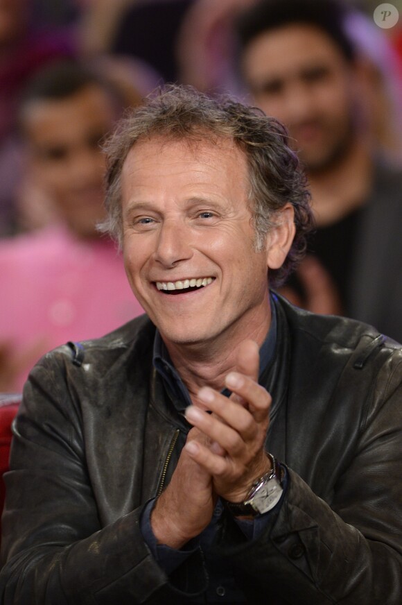 Charles Berling - Enregistrement de l'émission "Vivement Dimanche" à Paris le 6 avril 2015 et qui est diffusée le 10 mai 2015. 