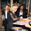 Pamela Anderson à la sortie de Crossroads, un restaurant vegan à West Hollywood le 7 mai 2015 