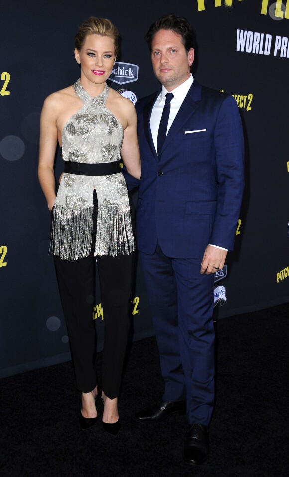 Elizabeth Banks, Max Handelman à la première du film "Pitch Perfect 2" à Los Angeles le 8 mai 2015.