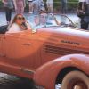 Mariah Carey arrive au Caesar Palace, dans une magnifique voiture des années 30, pour les derniers préparatifs de ses spectacles à venir et pour la soirée de lancement de son spectacle "Mariah 1 to Infinity". Le 27 avril 2015  as