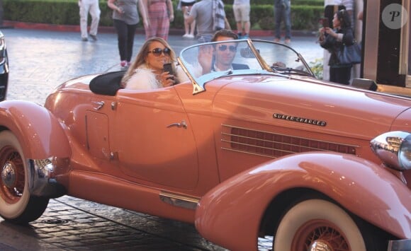 Mariah Carey arrive au Caesar Palace, dans une magnifique voiture des années 30, pour les derniers préparatifs de ses spectacles à venir et pour la soirée de lancement de son spectacle "Mariah 1 to Infinity". Le 27 avril 2015  as