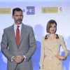 Le roi Felipe VI et la reine Letizia d'Espagne lors de la 23e édition des prix de journalisme Roi d'Espagne et de la 11e édition du prix de journalisme Don Quichotte à Madrid, le 7 mai 2015.