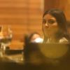 Kim Kardashian et son amie Steph dînent dans un restaurant de São Paulo, le 10 mai 2015.