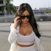 Kim Kardashian arrive à l'aéroport LAX de Los Angeles, le 9 mai 2015.
