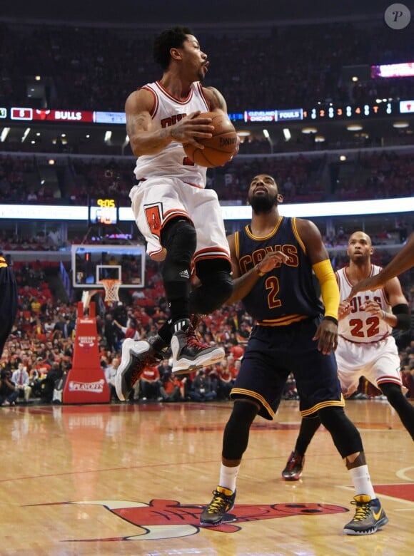 Derrick Rose et Kyrie Irving lors du match Chicago Bulls - Cleveland Cavaliers. Chicago, le 10 mai 2015.