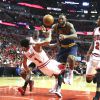 Derrick Rose, LeBron James et Jimmy Butler lors du match Chicago Bulls - Cleveland Cavaliers. Chicago, le 10 mai 2015.