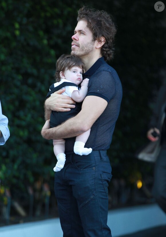 Perez Hilton avec son fils Mario Lavandeira III à la baby shower de la chanteuse Fergie à Beverly Hills, le 28 juillet 2013.