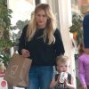 Hilary duff, son fils Luca Comrie et sa soeur Haylie Duff font du shopping ensemble à Beverly Hills, le 29 novembre 2014
