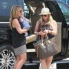 Hilary Duff, sa soeur Haylie et son fils Luca ainsi que leur mère Susan arrivent à l'aéroport de San Cabo pour prendre un vol retour à Los Angeles, le 28 juin 2012