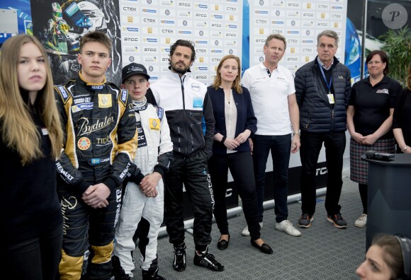 Le prince Carl Philip de Suède le 8 mai 2015 sur le circuit de Skövde, lors d'une manche du STCC avec son team Volvo Polestar