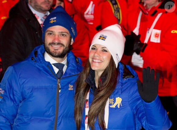 Le prince Carl Philip de Suède et sa fiancée Sofia Hellqvist lors de l'ouverture des championnats du monde de ski nordique à Falun en Suède le 18 février 2015.