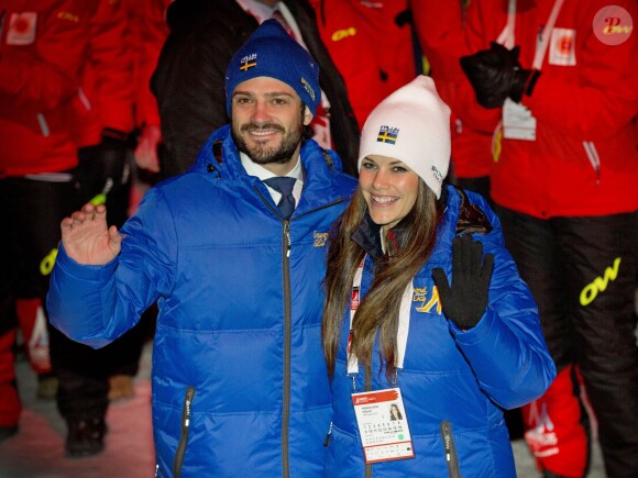 Le prince Carl Philip de Suède et sa fiancée Sofia Hellqvist lors de l'ouverture des championnats du monde de ski nordique à Falun en Suède le 18 février 2015.