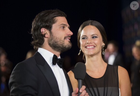 Le prince Carl Philip de Suède et sa fiancée Sofia Hellqvist au Gala suédois des sports 2015 à la Ericsson Globe Arena à Stockholm, le 19 janvier 2015.