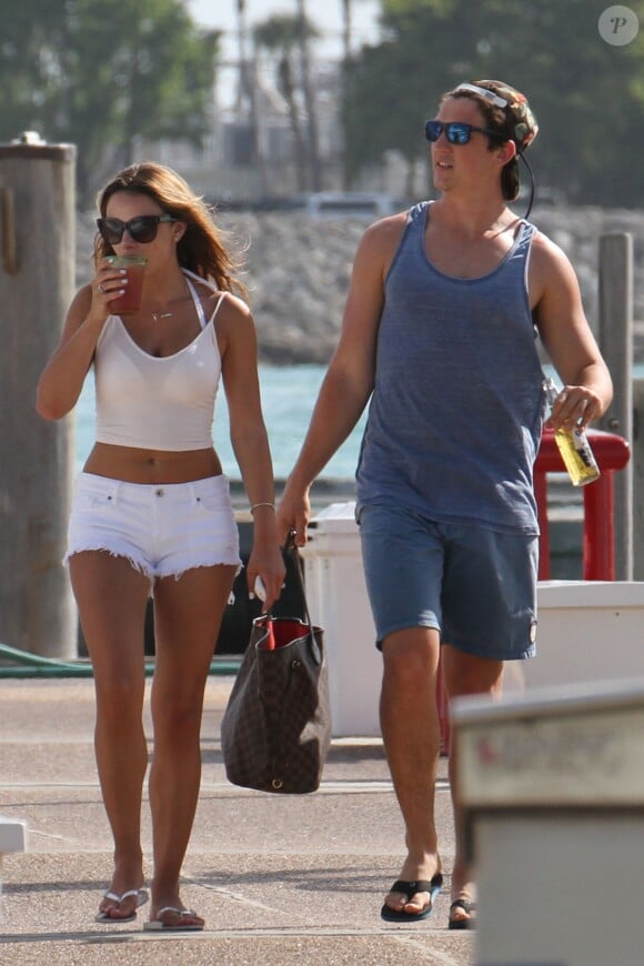 Miles Teller et sa chérie Keleigh Sperry à Miami le 11 mai 2015.