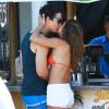 Miles Teller et sa petite amie Keleigh Sperry amoureux à Miami le 08 mai 2015