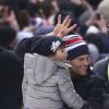 Tom Brady et son fils Benjamin lors de la parade des New England Patriots après leur victoire au Super Bowl, dans les rues de Boston, le 4 février 2015