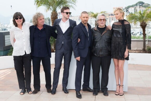 Doug Mitchell, Nicholas Hoult, Tom Hardy, George Miller, Charlize Theron - Photocall du film "Mad Max: Fury Road" lors du 68e festival international du film de Cannes le 14 mai 2015.