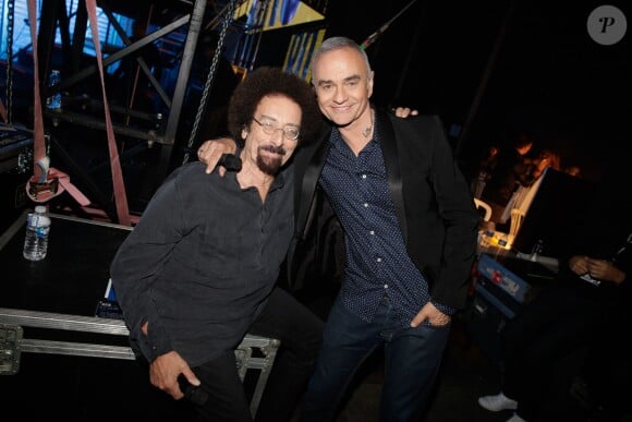 Jean Schultheis et Jean-Pierre Mader en backstage du concert Stars 80 le 9 mai 2015, au Stade de France
