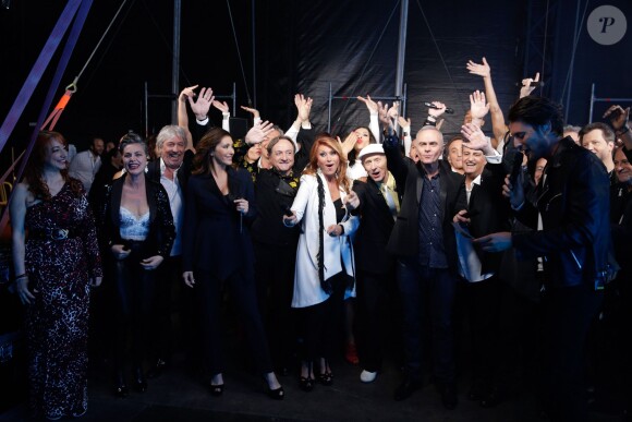 Vincent Cerutti et tous les artistes en backstage du concert Stars 80 le 9 mai 2015, au Stade de France