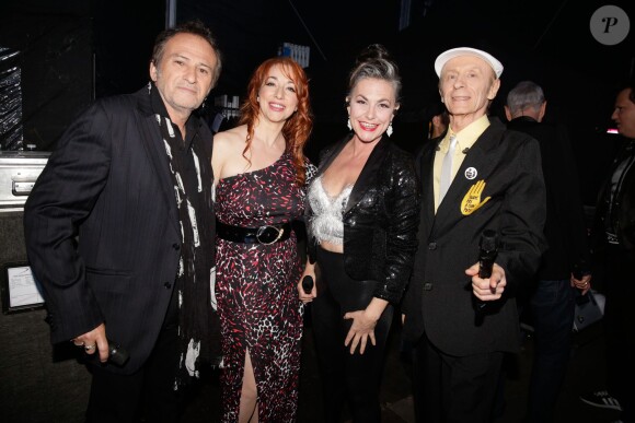 Patrick Coutin, Pauline Ester, Lio et Laroche Valmont en backstage du concert Stars 80 le 9 mai 2015, au Stade de France