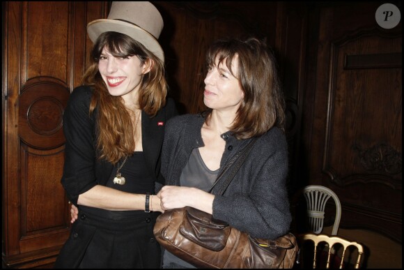 Lou Doillon et Kate Barry à Paris, le 2 mars 2008.