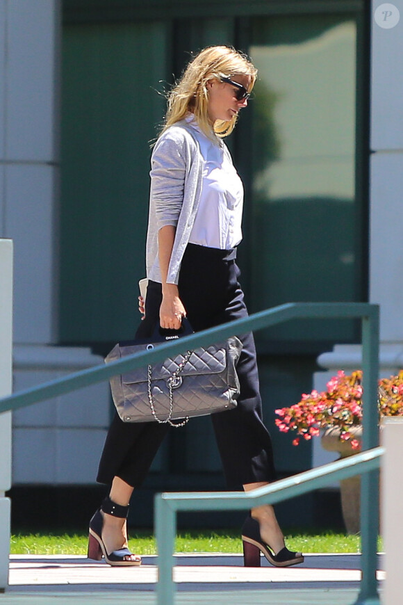 Gwyneth Paltrow se rend à un rendez-vous professionnel à Beverly Hills, Los Angeles, le 27 avril 2015