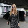 Paris Hilton arrive à l'aéroport de Gatwick à Londres, le 15 mai 2015 pour se rendre à Cannes pour être DJ lors d'une soirée.