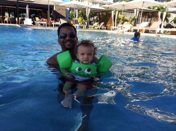 Alfonso Ribeiro avec son fils Alfonso Jr. lors de vacances à Hawaï en décembre 2014