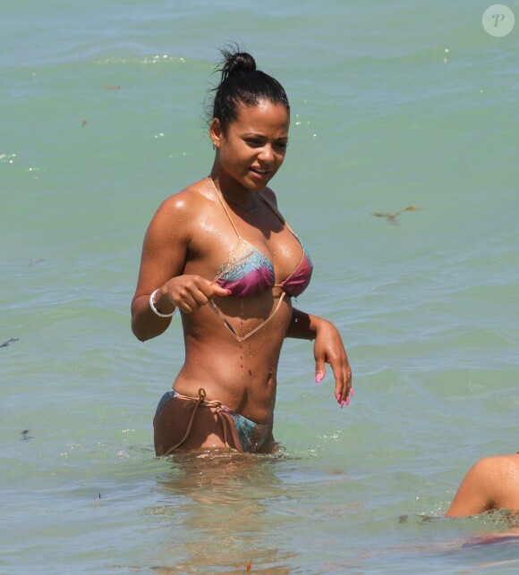 Christina Milian a profité des joies de la baignade à Miami le 15 mai 2015