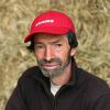L'amour est dans le pré 8 - Jean-Louis, 51 ans, polyculteur, éleveur de brebis à viande et de moutons. Contemplatif, poète, mais aussi sportif, il aime faire du ski et des balades en raquettes.