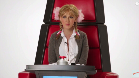 Christina Aguilera parodie sa rivale Britney Spears, Lady Gaga et Miley Cyrus