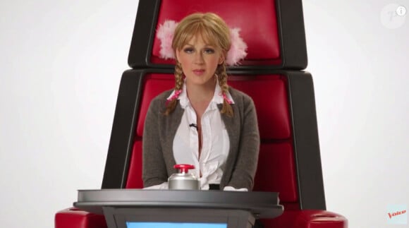 Pour l'émission télé The Voice US, Christina Aguilera parodie les popstars américaine. Elle imite Britney Spears