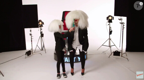 Pour l'émission télé The Voice US, Christina Aguilera parodie les popstars américaine. Elle imite Sia et Maddie Ziegler