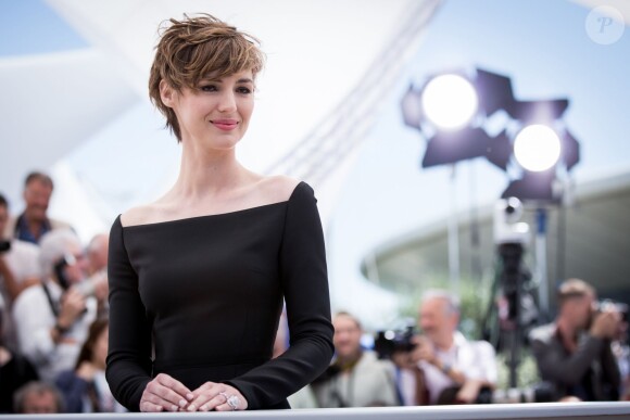 Louise Bourgoin (portant une bague double Libellule de la maison Lalique Joaillerie) - Photocall du film "Je suis un soldat" lors du 68e Festival international du film de Cannes le 20 mai 2015.