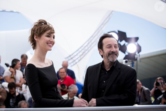 Louise Bourgoin, Jean-Hugues Anglade - Photocall du film "Je suis un soldat" lors du 68e Festival international du film de Cannes le 20 mai 2015.