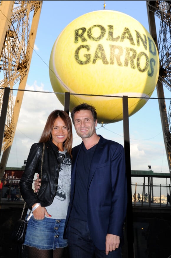 Fabrice Santoro et sa compagne lors de la soirée des joueurs de Roland-Garros, le 21 mai 2015 au premier étage de la Tour Eiffel à Paris