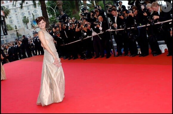 Marion Cotillard - Montée des marches du film We Own the Night au Festival de Cannes 2007