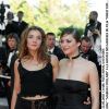 Clotilde Courau et Marion Cotillard - Montée des marches du film Sweet Sixteen au Festival de Cannes 2002