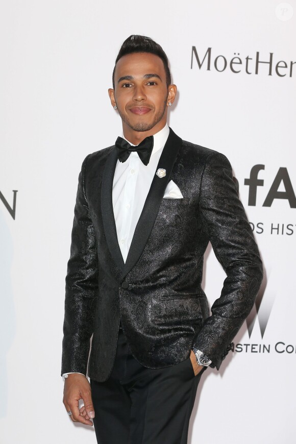 Lewis Hamilton sur le tapide rouge de la soirée "amfAR's Cinema Against AIDS" à l'hôtel de l'Eden Roc au Cap d'Antibes le 21 mai 2015