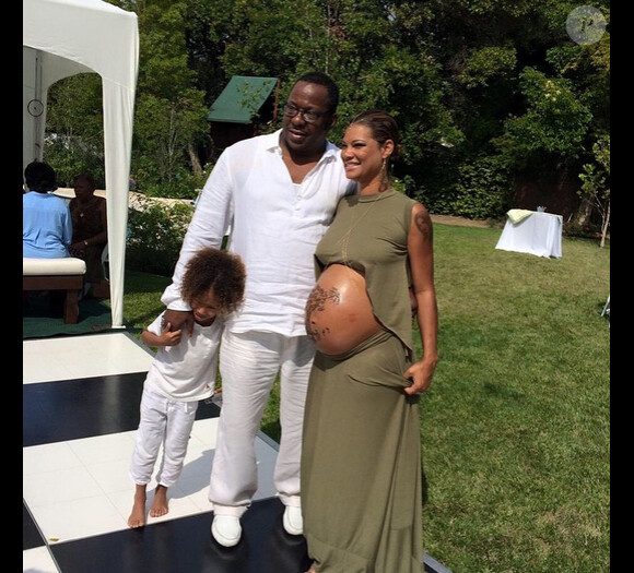 Sa fille Bobbi Kristina toujours inconsciente, Bobby Brown fête la baby-shower de son futur bébé avec sa femme Alicia et leur fils Cassius. Sur Instagram, le 18 mai 2015