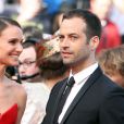  Natalie Portman (bijoux de Grisogono) et son mari Benjamin Millepied - Mont&eacute;e des marches du film "La T&ecirc;te Haute" pour l'ouverture du 68e Festival du film de Cannes le 13 mai 2015 
