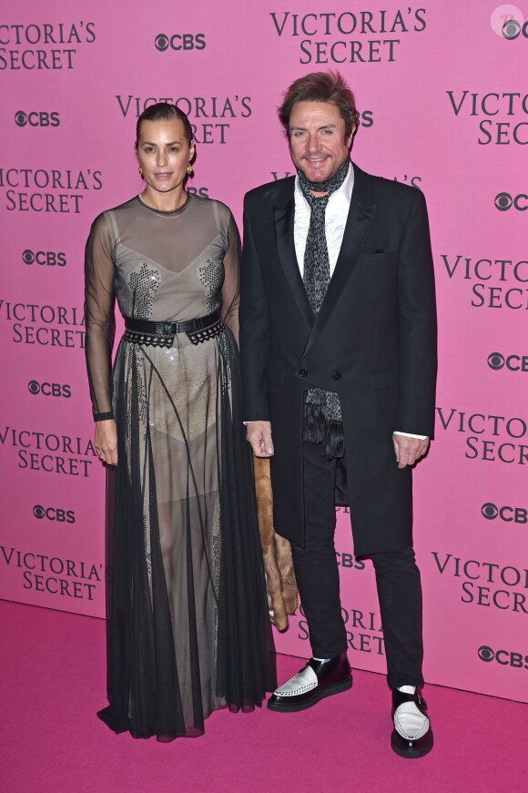 Simon Le Bon et sa femme Yasmin Le Bon - Photocall du défilé Victoria's Secret à Londres, le 2 décembre 2014.