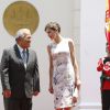 La reine Letizia d'Espagne était accueillie le 28 mai 2015 au palais présidentiel du Salvador par le président Salvador Sanchez Cerén, à l'occasion d'un déjeuner ponctuant sa mission avec Cooperacion Española en faveur du développement.