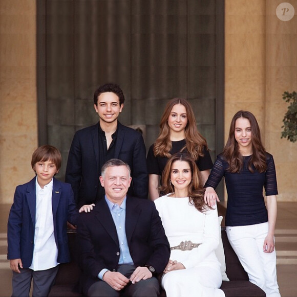 Rania de Jordanie et sa famille posant pour les voeux du Nouvel an 2015.