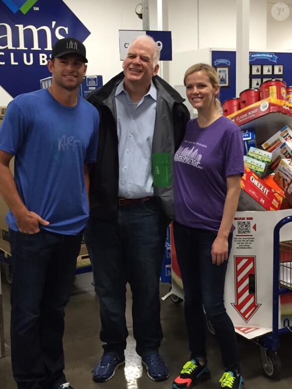 Andy Roddick, sa belle Morgan Beck, enceinte, lors d'une virée shopping pour la Fondation de l'ancien tennisman - photo publiée sur Twitter le 26 mai 2015